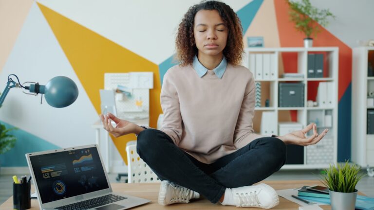The Psychology of Relaxed and Consistent Trading: Why Calm Beats Chaos